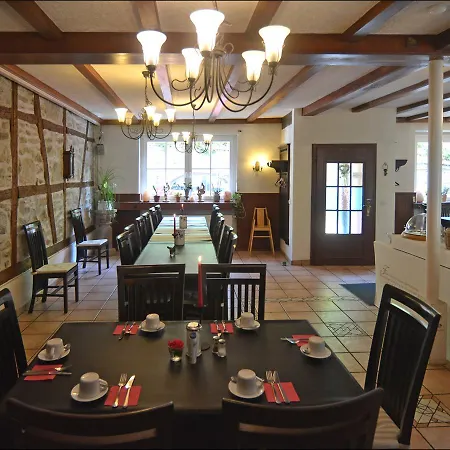 فندق Zur Traube 3*